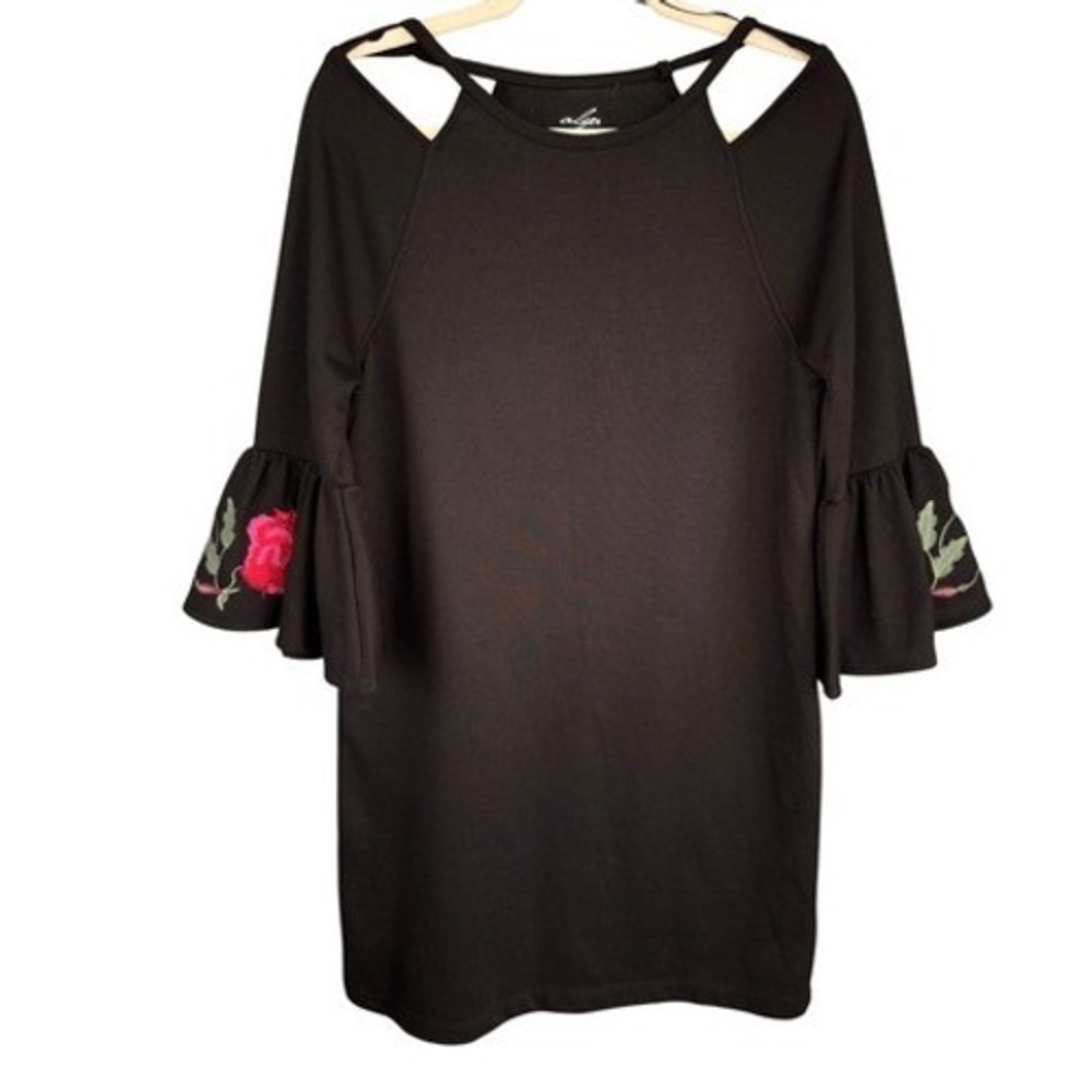 T1 Alya Dress Rose Embroidered Bell Sleeve Shift Boho Cold Shoulder Floral Black